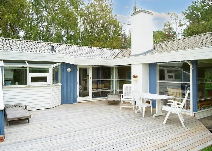 Дом отдыха Luxury Oasis In Pot Strandby-by Traum Tjorneholm