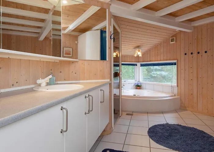 Luxury Oasis In Pot Strandby-by Traum Tjorneholm